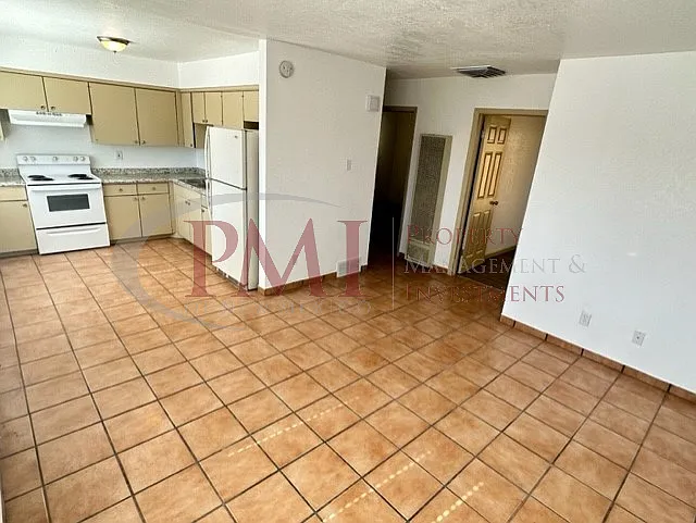 2105 Espina Street #8 — Photo 3