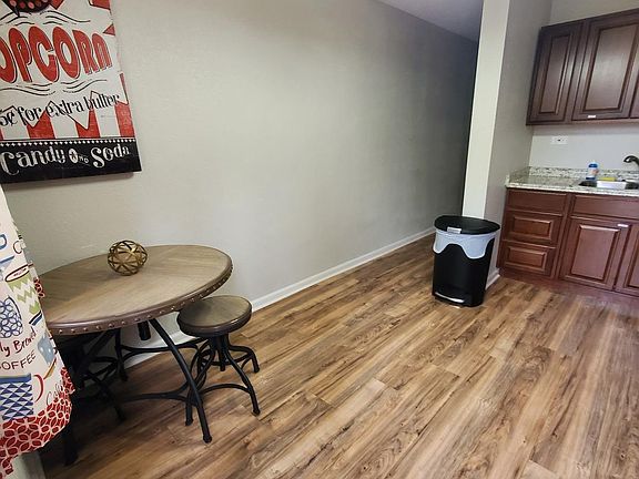 5th image of 1027 W Woodlawn Ave #2