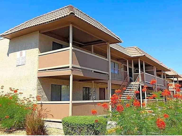 Reno Villas — Photo 14