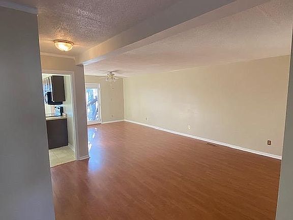 3rd image of 312 Hickory Blf