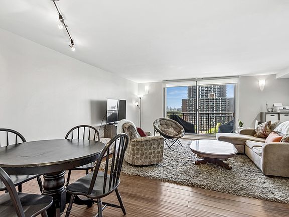 5th image of 6007 N Sheridan Rd APT 9E
