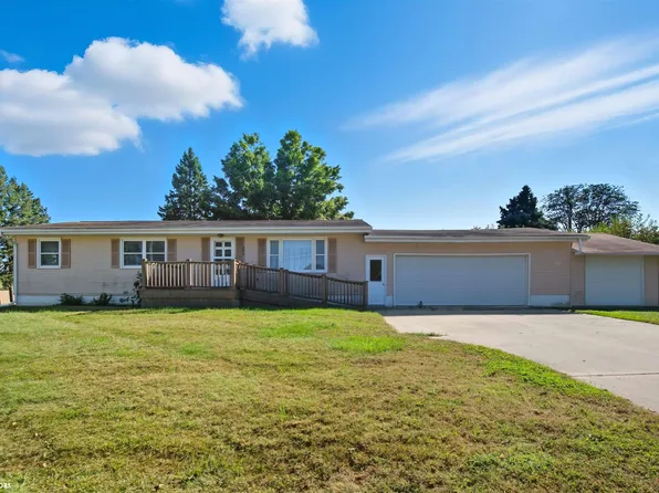 206 College Ave, Le Grand, IA 50142