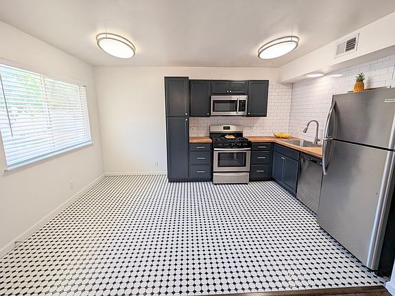 2nd image of 201 Grove Pl APT 4