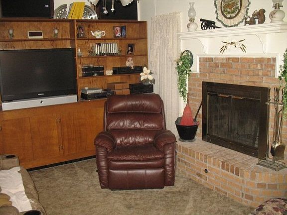 2nd image of 4920 Bradley Pl