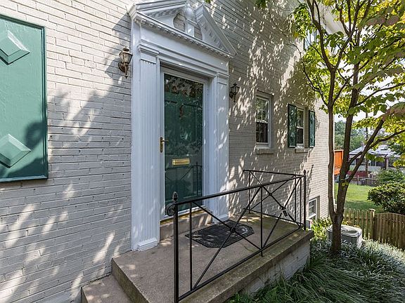2914 Upton St NW