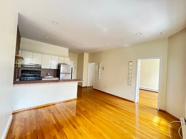 545 5th Avenue image 2 of 8