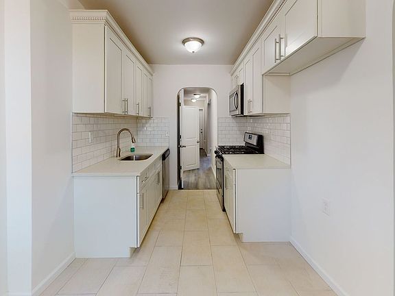 4th image of 4427 Richardson Ave