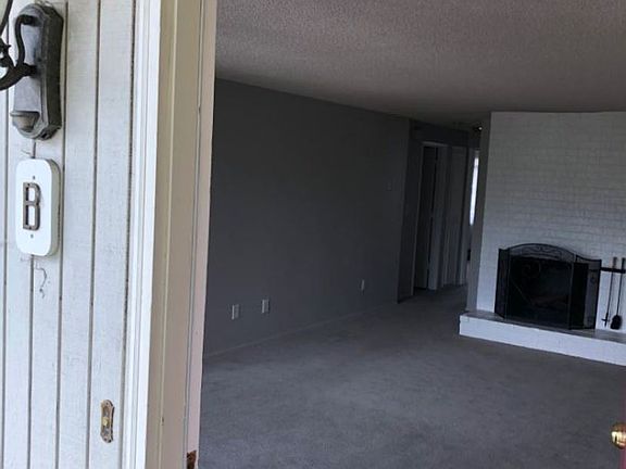 3rd image of 2410 Siskiyou Blvd APT B
