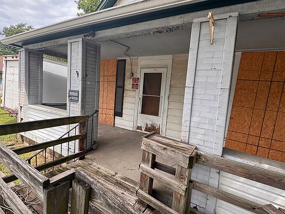 3rd image of 1924 E Maryland St
