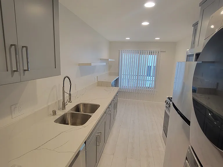 1425 E Ocean Blvd #5 — Photo 8