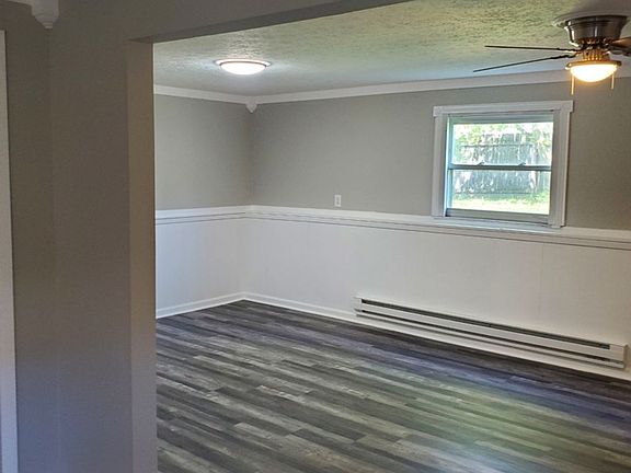3rd image of 752 University Ave