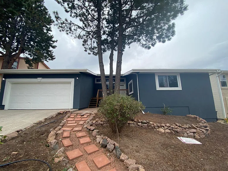 3015 Purgatory Dr — Photo 2