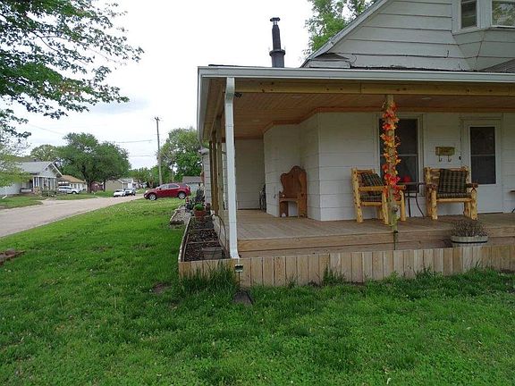 5th image of 903 E Lincoln Ave