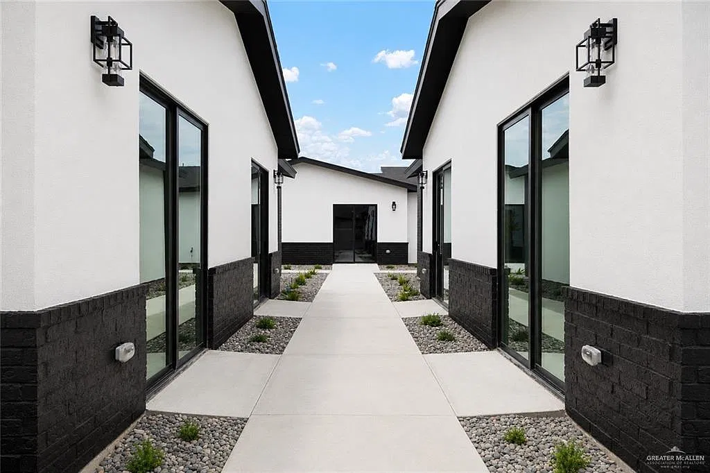1202 N Loop 499 — Photo 4