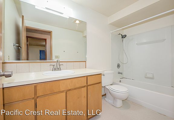 3rd image of 909 6th Ave N APT 1