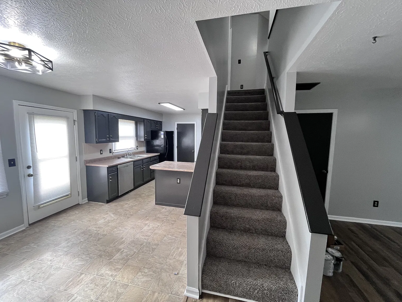 213 Elas Court - 215 — Photo 3