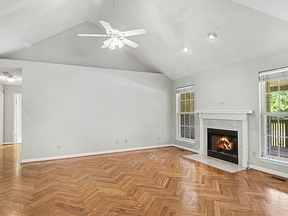 4th image of 1029 Nina Dr