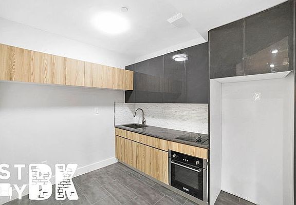 3rd image of 2441 Dean St #3