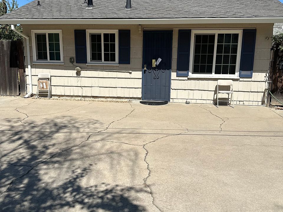 715 1/2 S School front of cottage