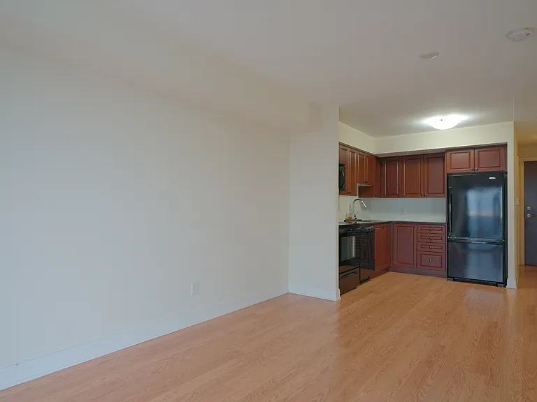 135 Village Green Sq #3925 — Photo 12