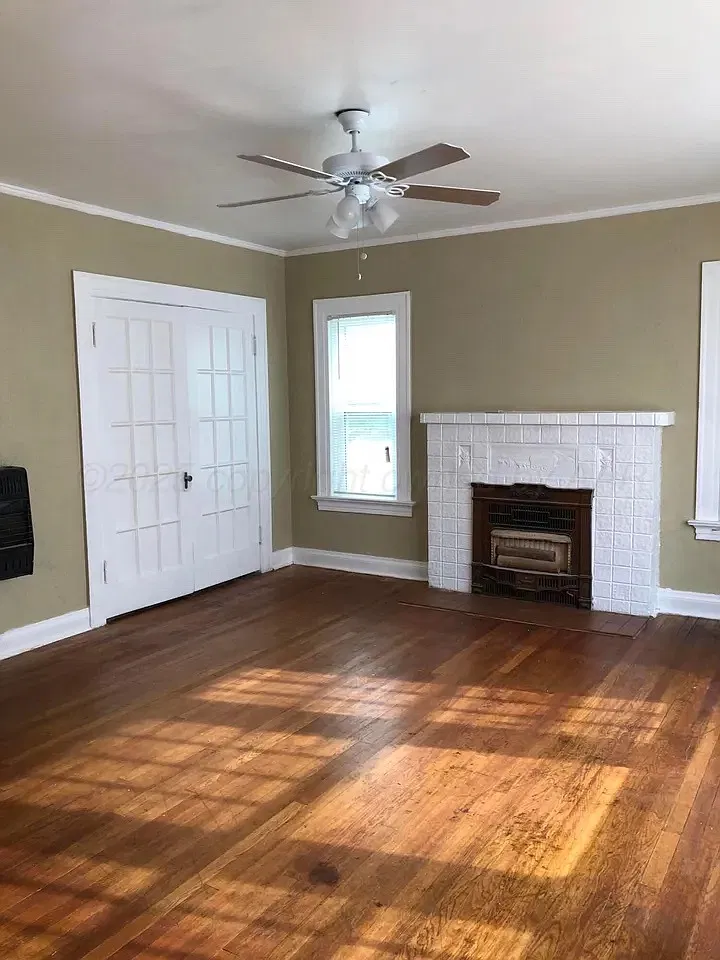 1403 S Hughes St — Photo 1