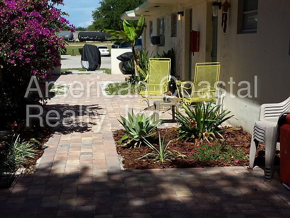 3rd image of 1831 Park Ln APT 1
