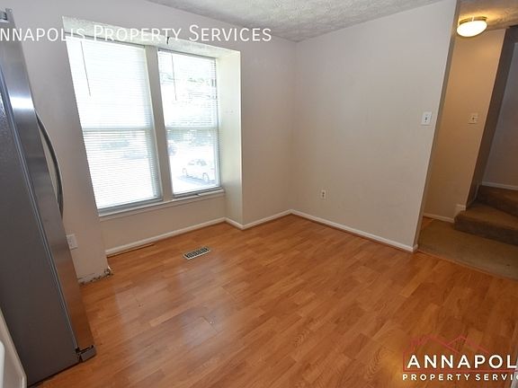 3rd image of 557 Melissa Ct