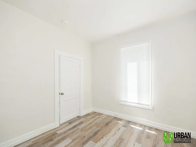 370 E 8th Ave — Photo 4