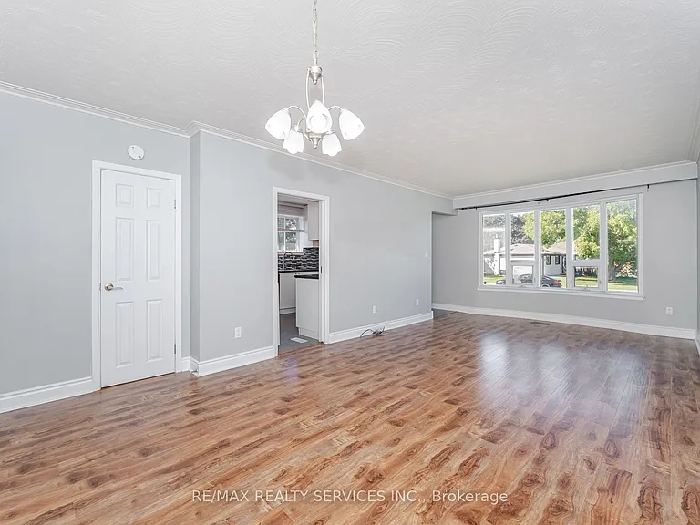 61 Avondale Blvd — Photo 10