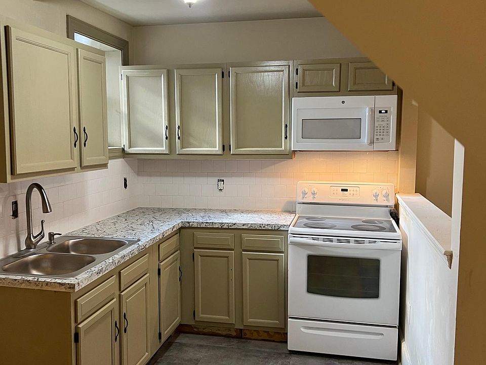 1st image of 1104 W 8th St APT 2