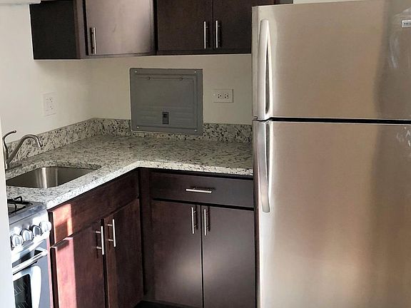 2nd image of 6211 N Kenmore Ave #2