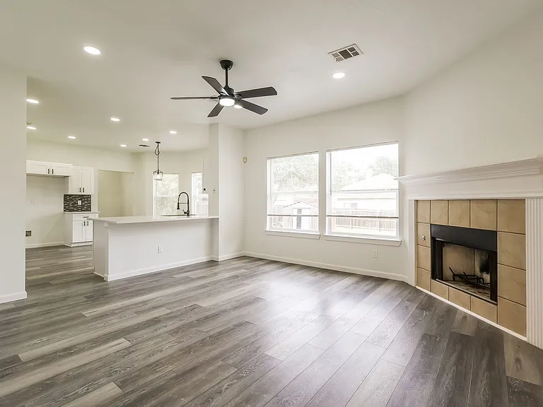 4604 Summit Hill Dr — Photo 6