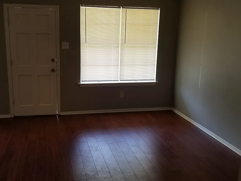 1287 Halcomb Ln #1287 — Photo 2