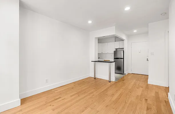 Rented by Mossanen Group | media 21