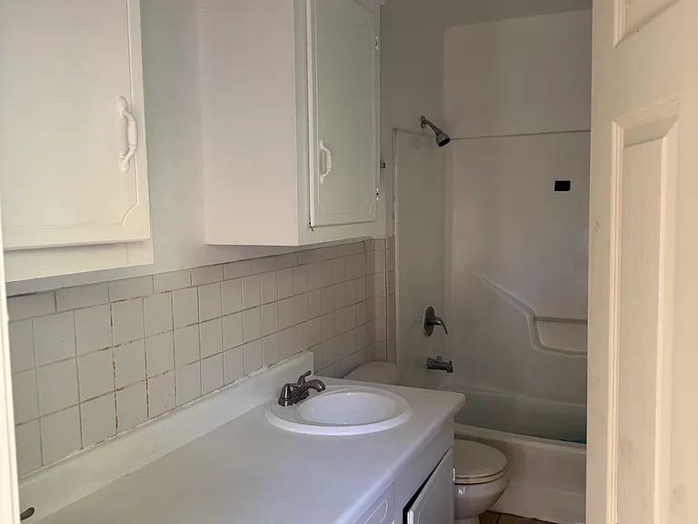 1215 W Magnolia St — Photo 4