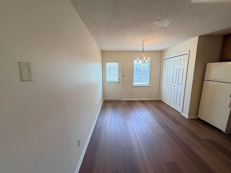 1438 Green St — Photo 18