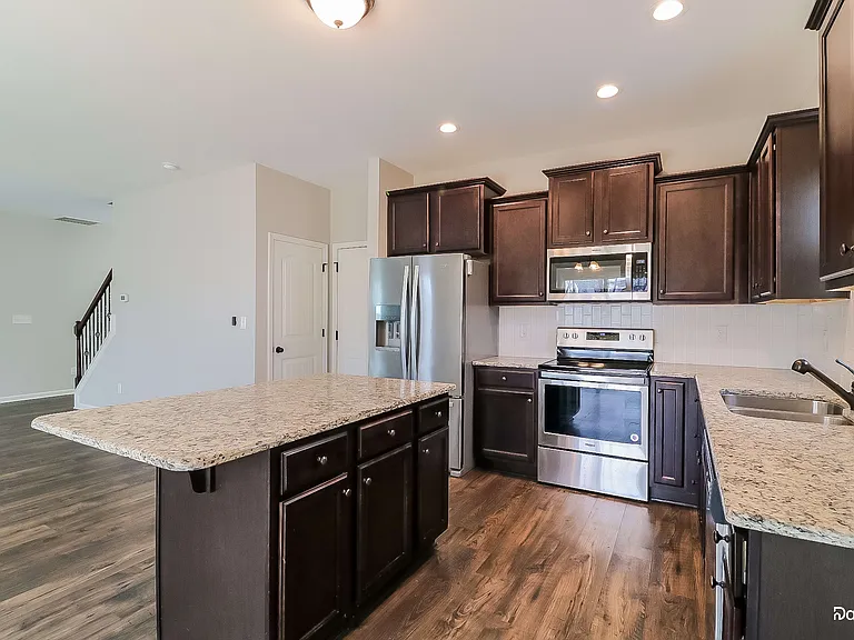 317 Lanier Pl — Photo 2
