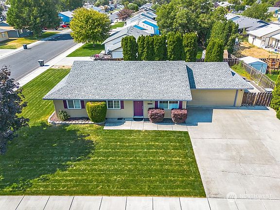 3rd image of 1136 S Bobbi Drive
