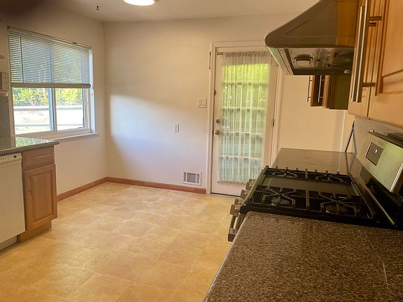 4th image of 2420 Lexington Way