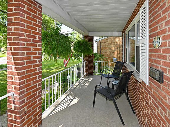 4th image of 3994 Roswell Ave