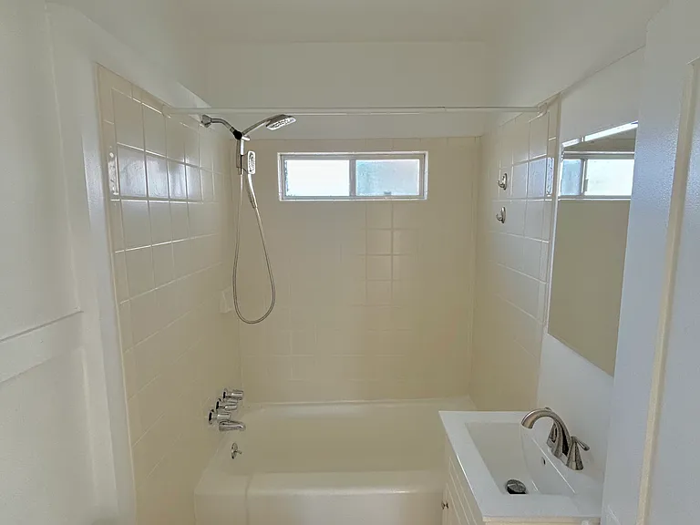 233 W 8th St #233 — Photo 6