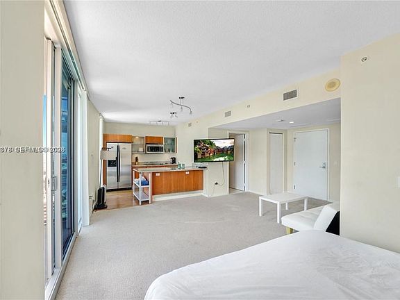 5th image of 185 SW 7th St APT 3100