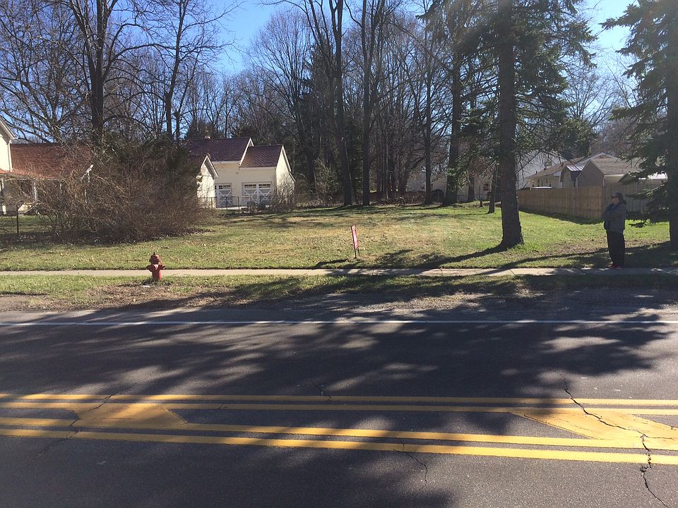1st image of 438 N Main St