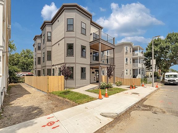 3rd image of 3915 Washington St
