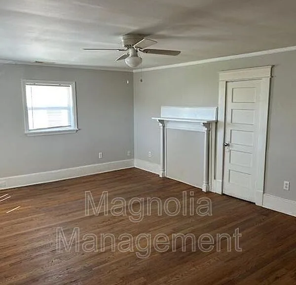 216B S Walnut St — Photo 3
