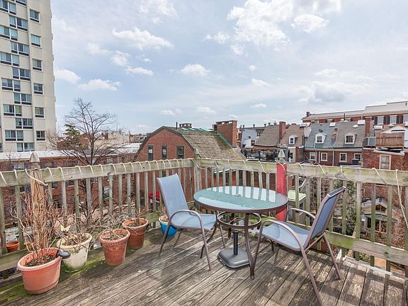 4th image of 704 S Washington Sq #3REAR