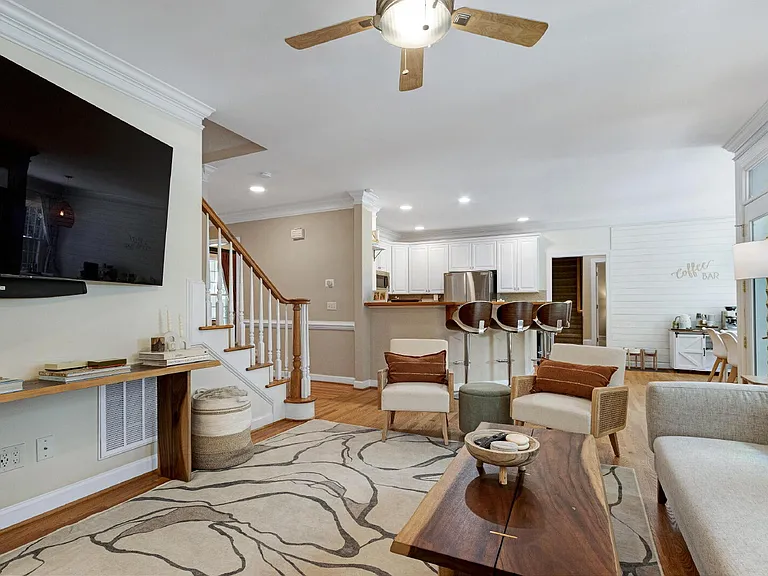 2711 Ashland Dr — Photo 12
