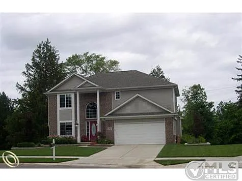 142 Spruce Ln photo 1