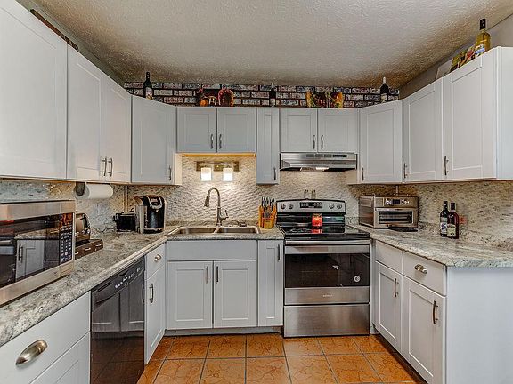 3rd image of 1121 Westfield Dr