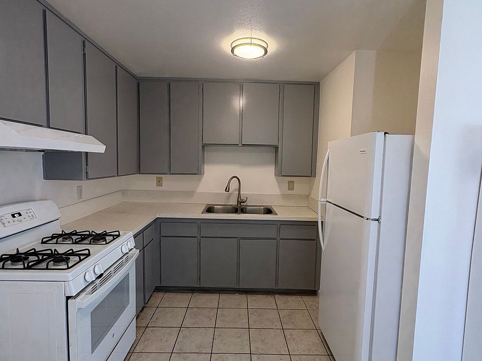 1st image of 504 E Lexington Ave E #2